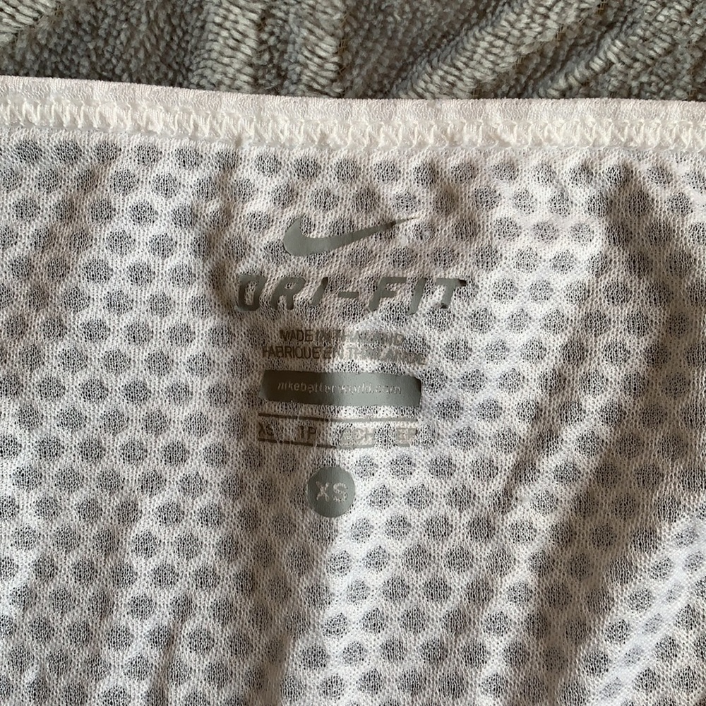 Nike tee - Picture 2 of 3